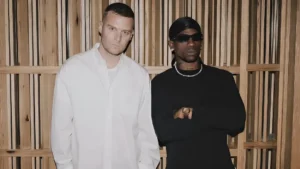 Oakley x Matthew M. Williams Oakley confie à Matthew M. Williams la direction artistique de ses collections de prêt-à-porter, de chaussures et d'accessoires