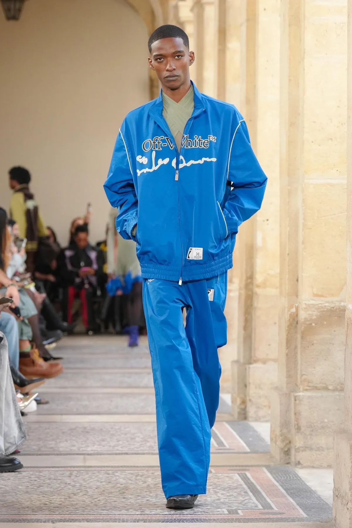 Off-White automne 2026 revisite l’héritage de Miles Davis entre jazz et streetwear