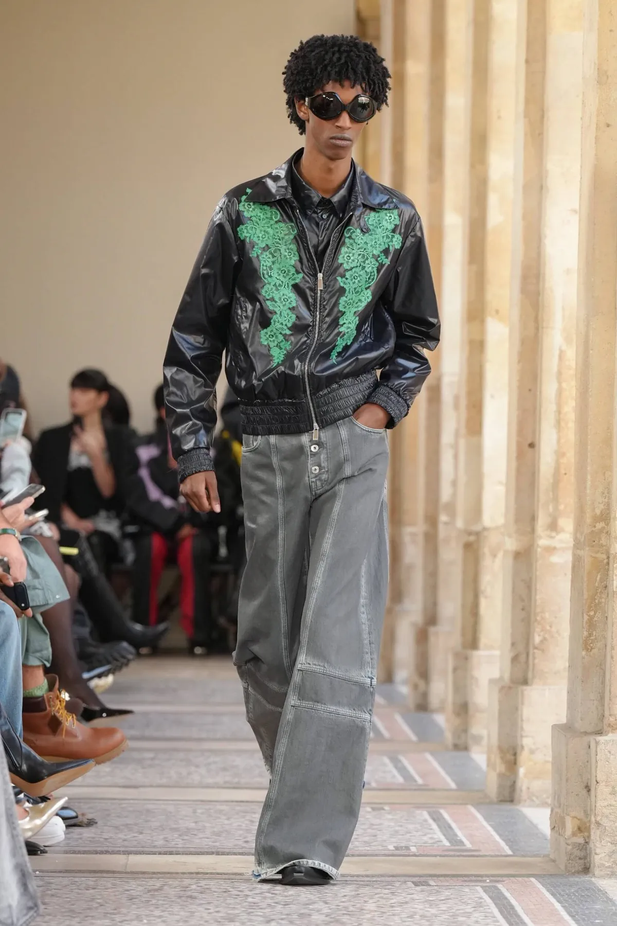 Off-White automne 2026 revisite l’héritage de Miles Davis entre jazz et streetwear