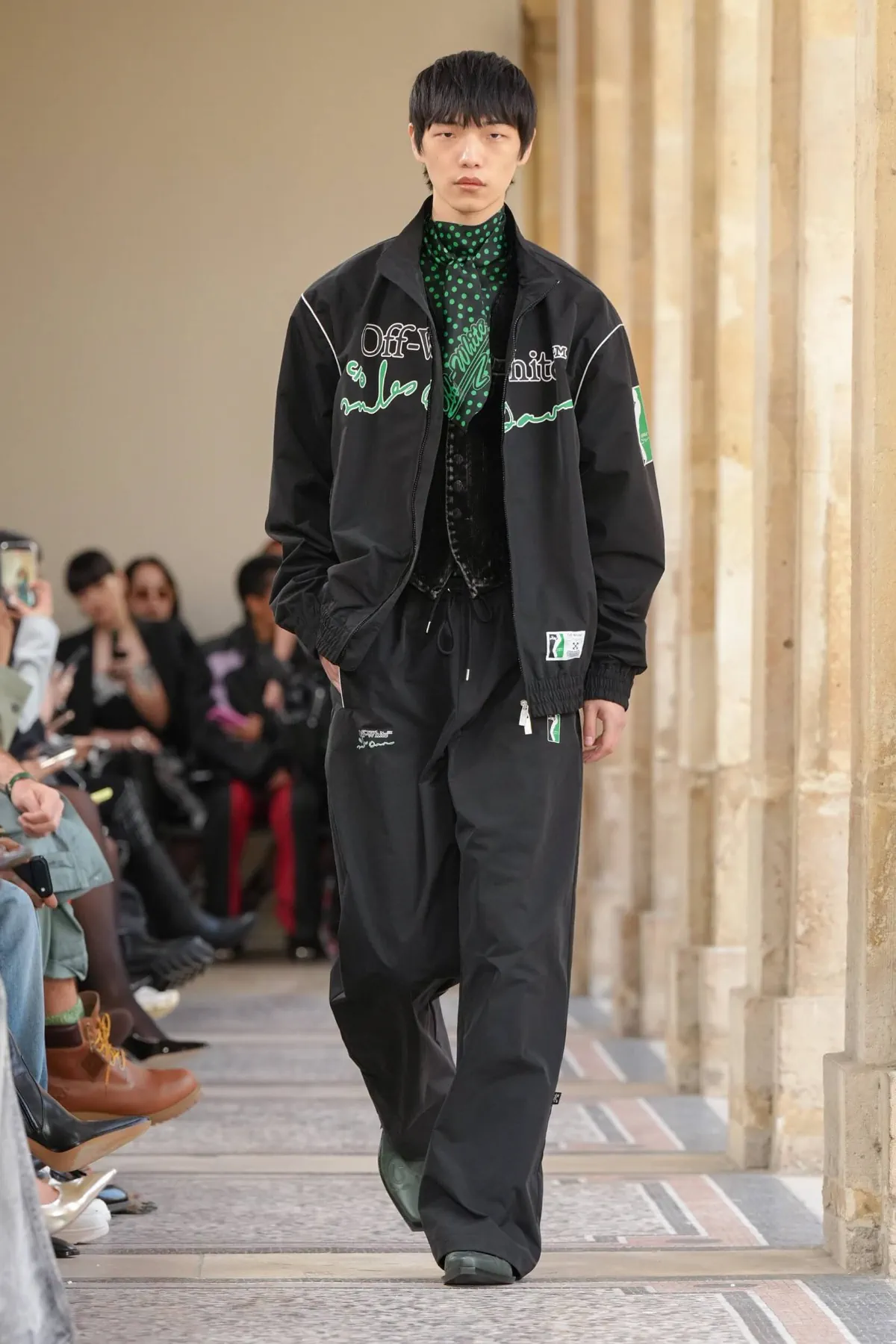 Off-White automne 2026 revisite l’héritage de Miles Davis entre jazz et streetwear