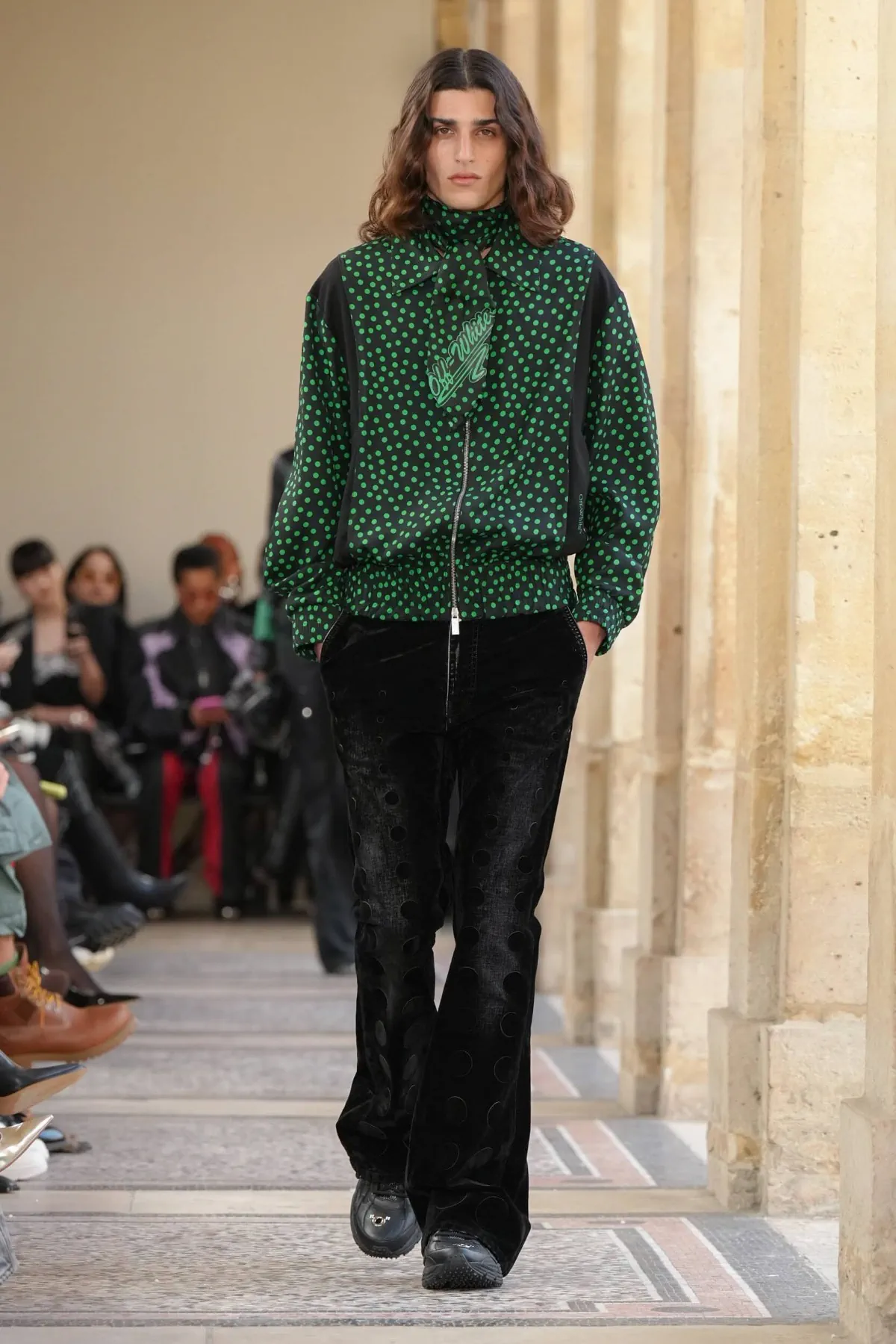 Off-White automne 2026 revisite l’héritage de Miles Davis entre jazz et streetwear