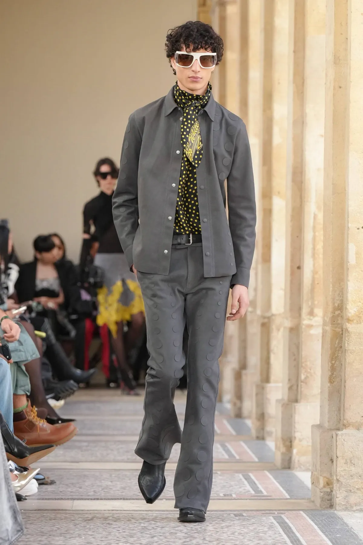 Off-White automne 2026 revisite l’héritage de Miles Davis entre jazz et streetwear