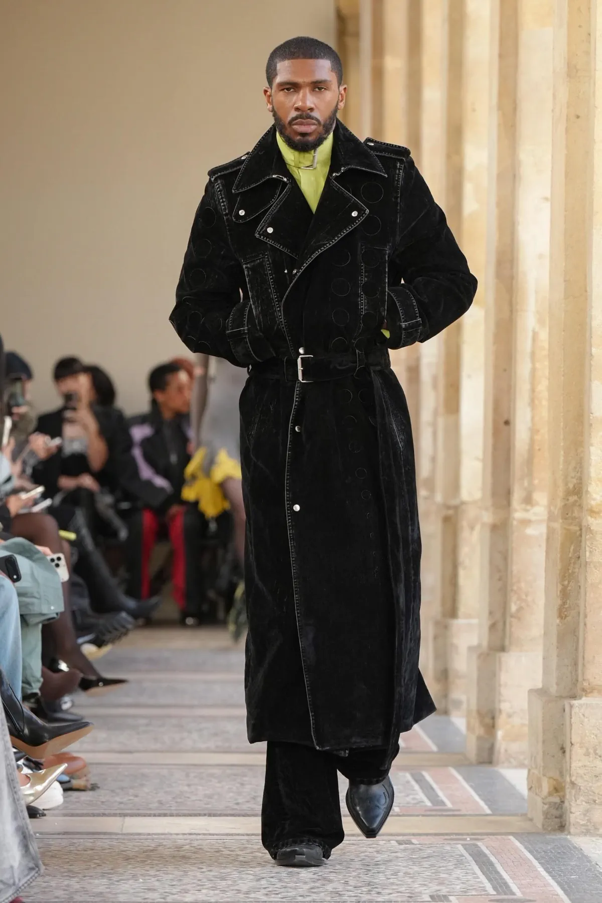 Off-White automne 2026 revisite l’héritage de Miles Davis entre jazz et streetwear