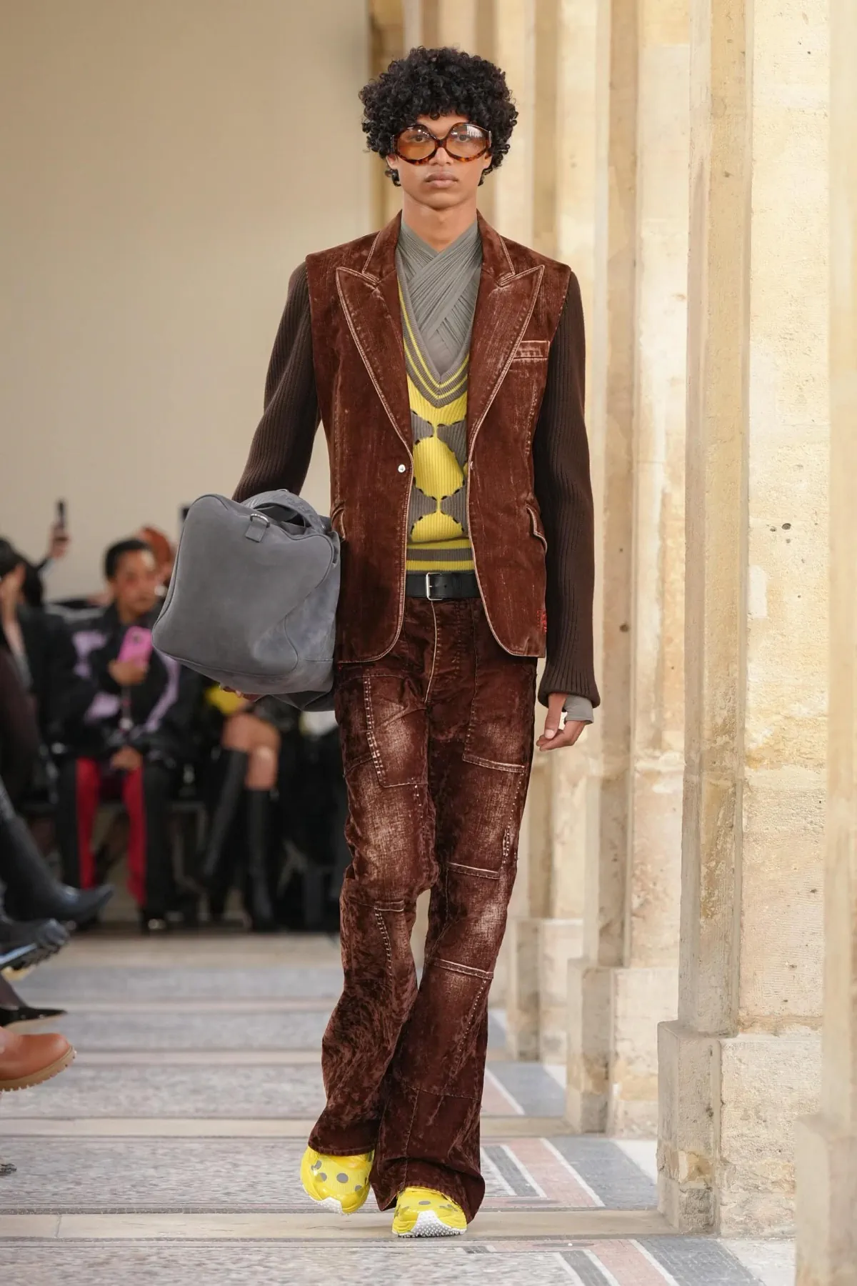 Off-White automne 2026 revisite l’héritage de Miles Davis entre jazz et streetwear