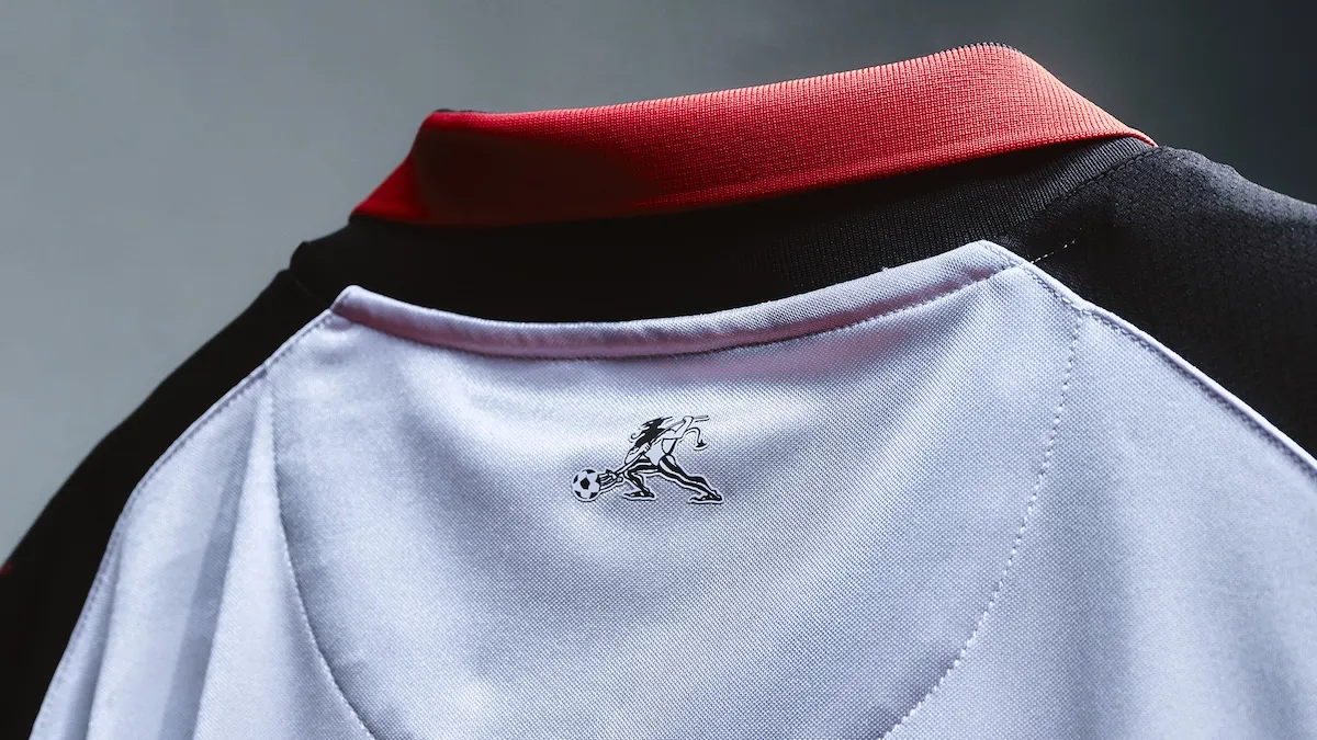 Quatrième maillot d'AC Milan 2025-26 : design Inferno rouge et argent signé PUMA x Slam Jam