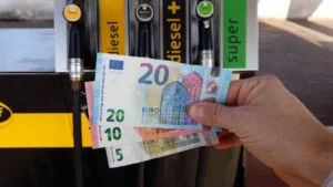 La guerre en Iran fait flamber le prix du carburant : : faut-il faire le plein maintenant ?