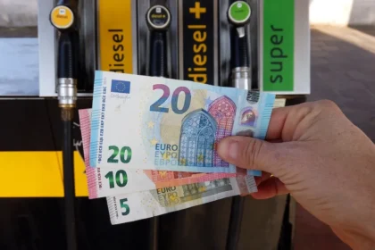 La guerre en Iran fait flamber le prix du carburant : : faut-il faire le plein maintenant ?