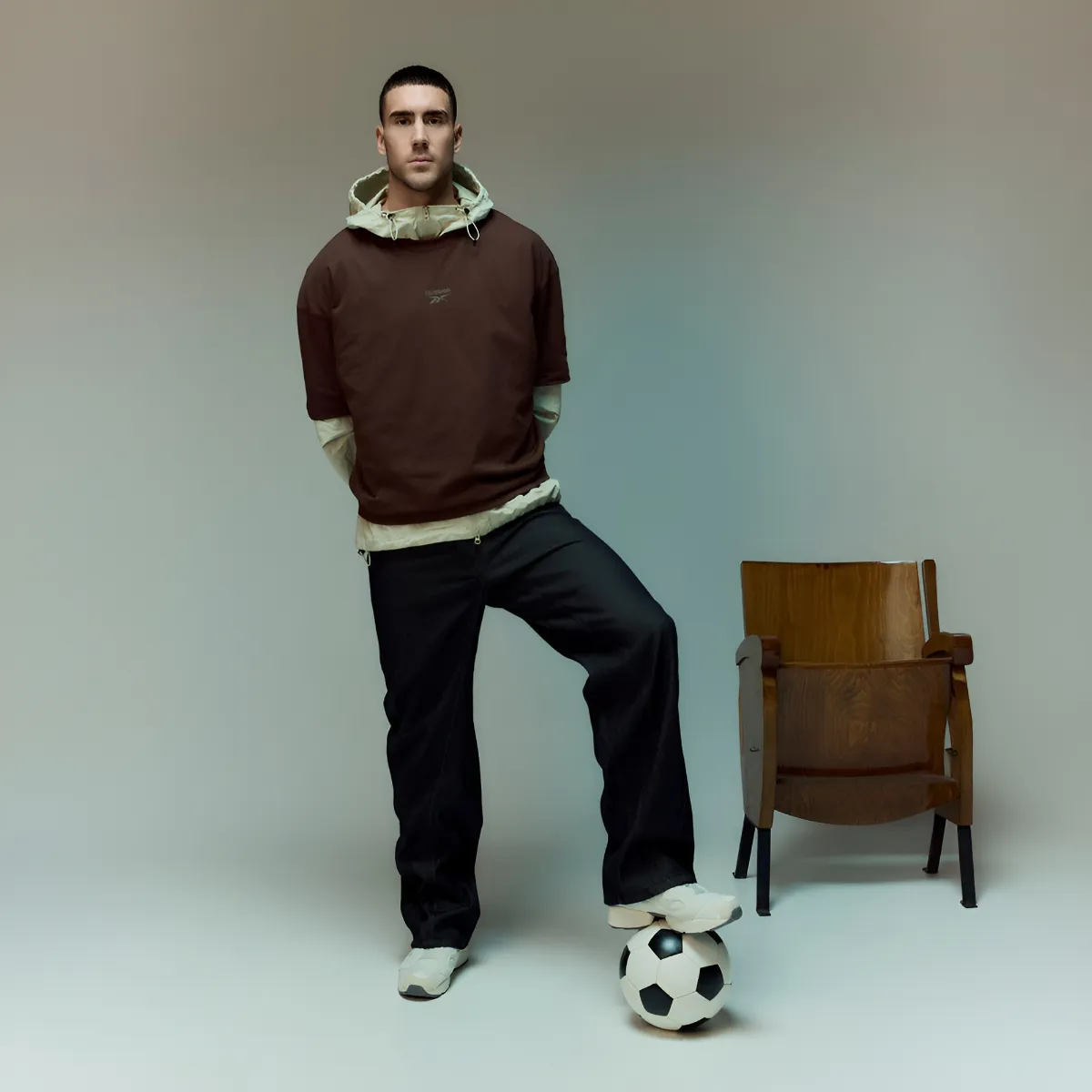 Reebok signe Dušan Vlahović et relance sa conquête du football mondial