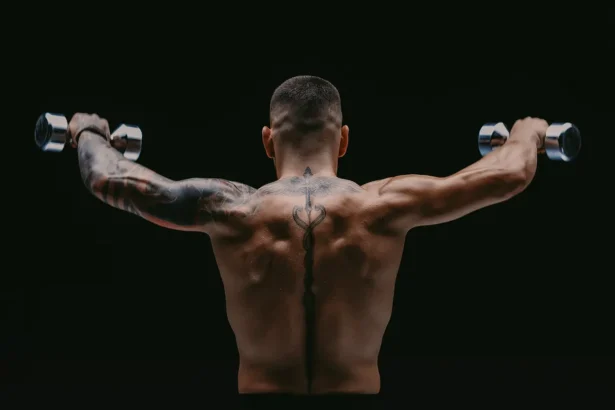 Richard Mille choisit Ilia Topuria comme nouvel ambassadeur pour la montre RM 67-02