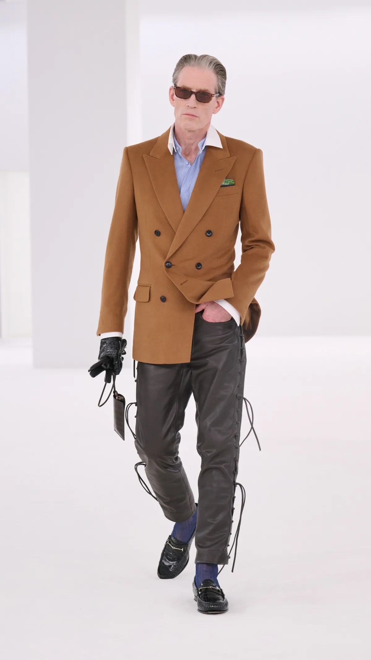 Tom Ford automne 2026 : Haider Ackermann signe un retour magistral du costume masculin