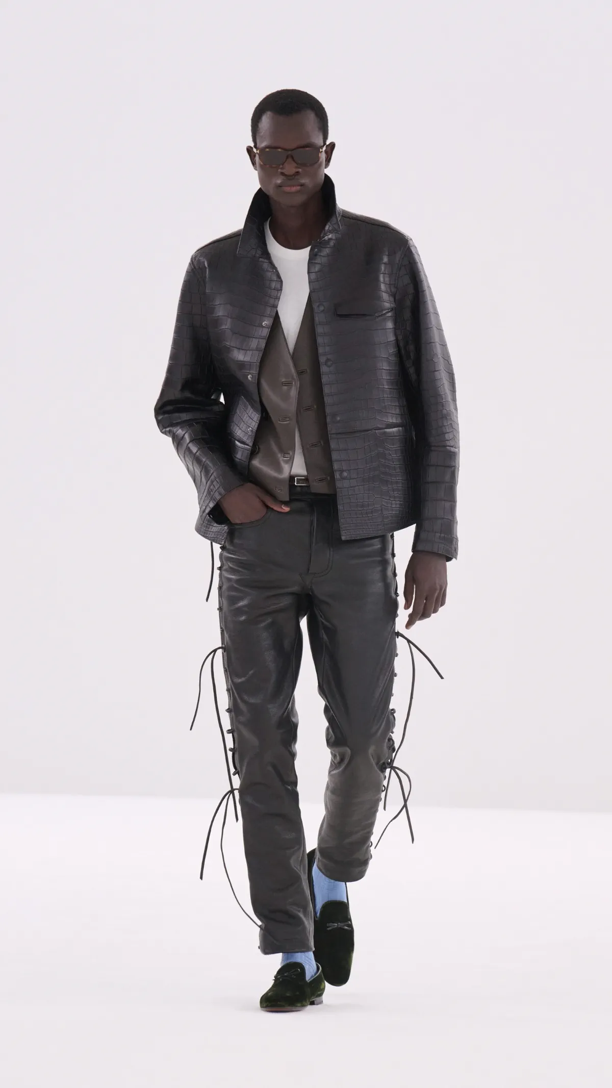 Tom Ford automne 2026 : Haider Ackermann signe un retour magistral du costume masculin