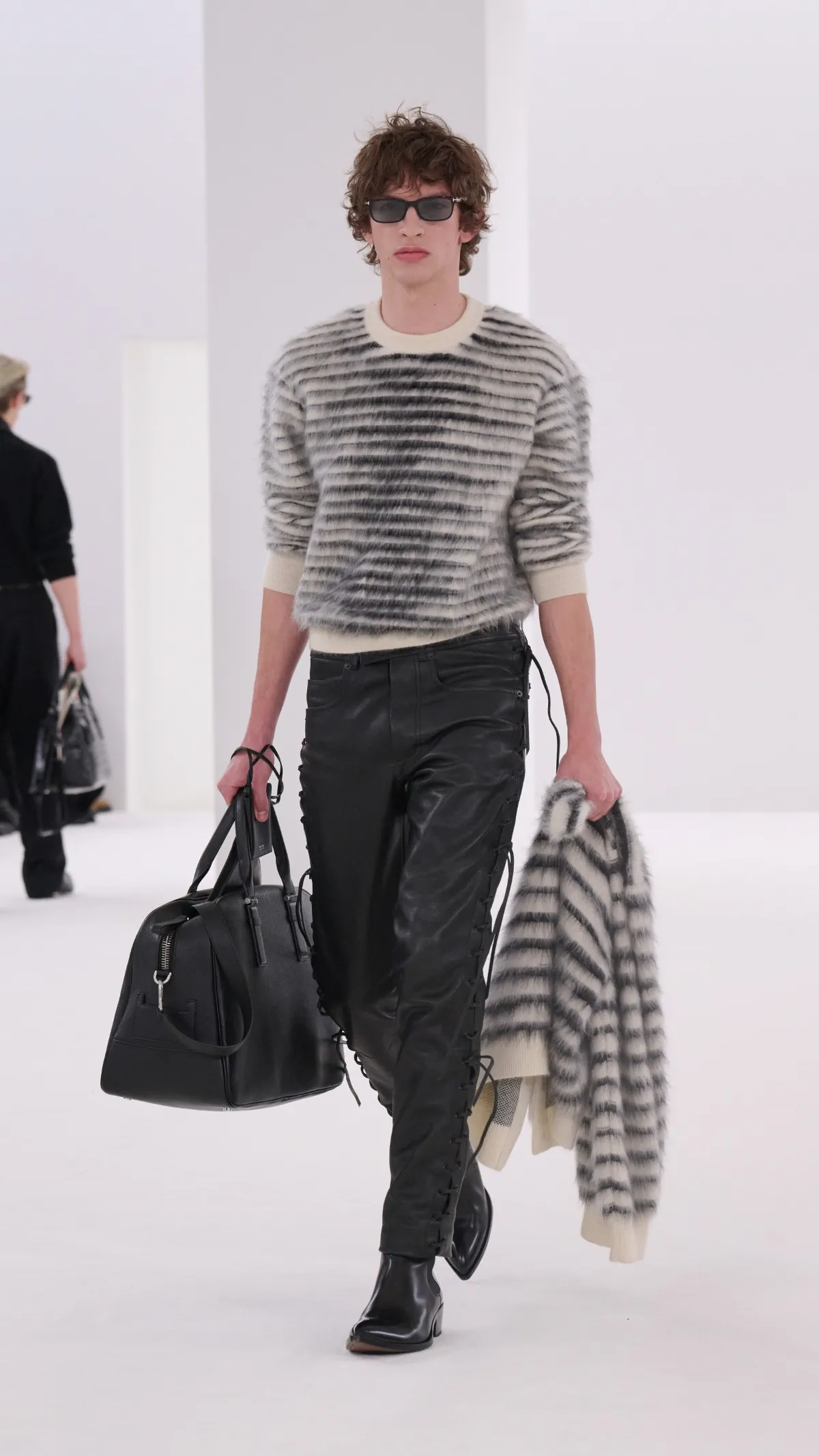 Tom Ford automne 2026 : Haider Ackermann signe un retour magistral du costume masculin