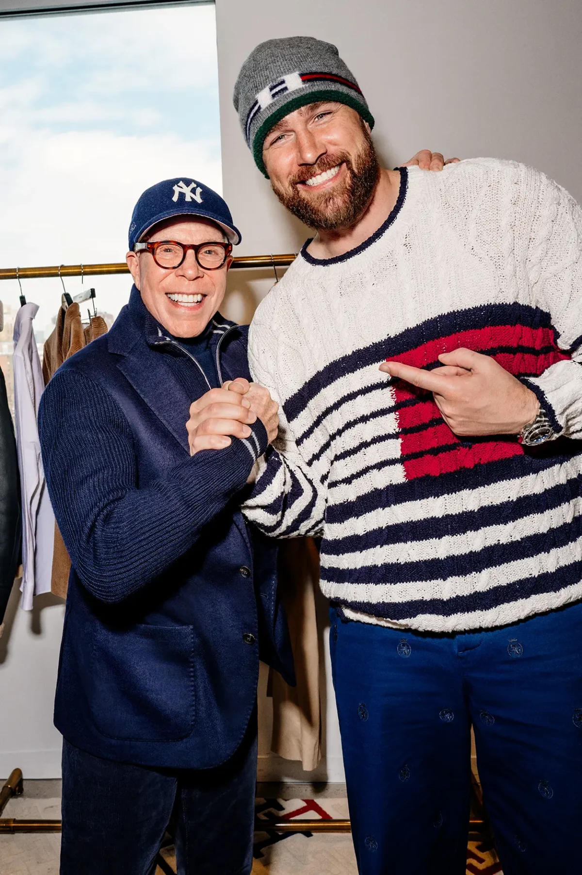Tommy Hilfiger choisit Travis Kelce comme ambassadeur mondial et collaborateur créatif