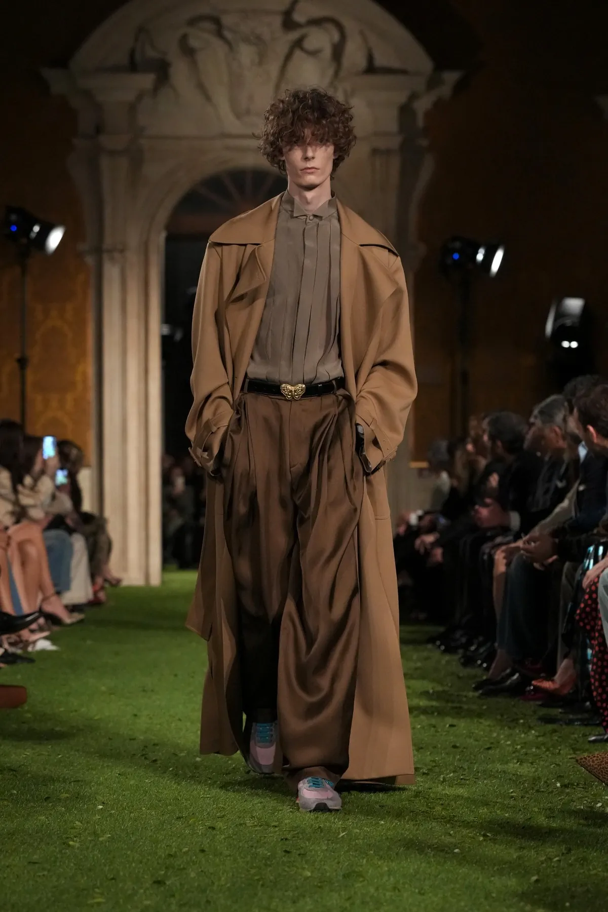 Valentino automne 2026 : héritage Garavani et nouvelle liberté masculine