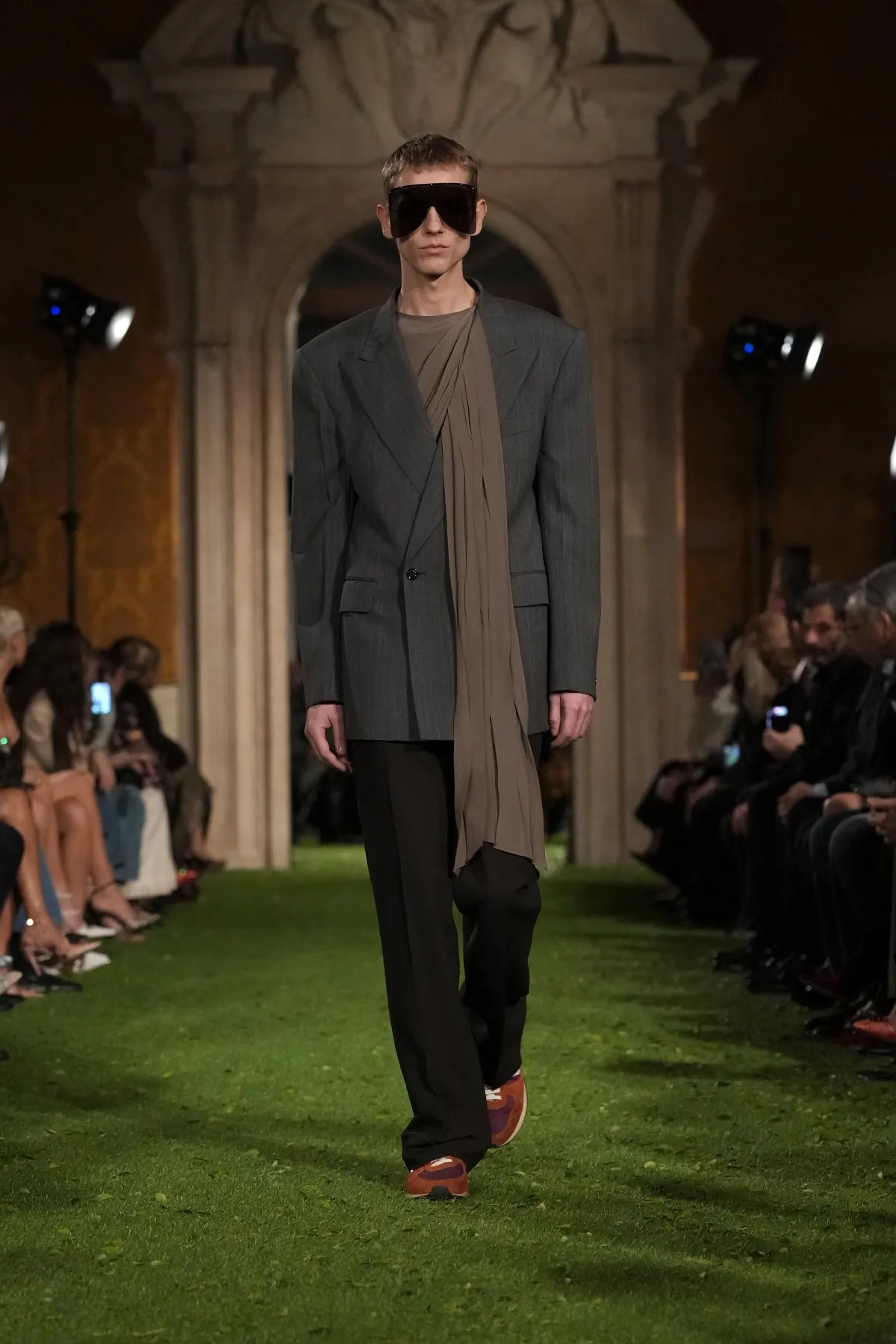 Valentino automne 2026 : héritage Garavani et nouvelle liberté masculine