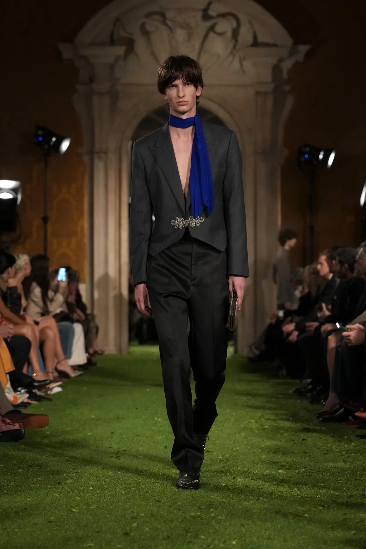 Valentino automne 2026 : héritage Garavani et nouvelle liberté masculine