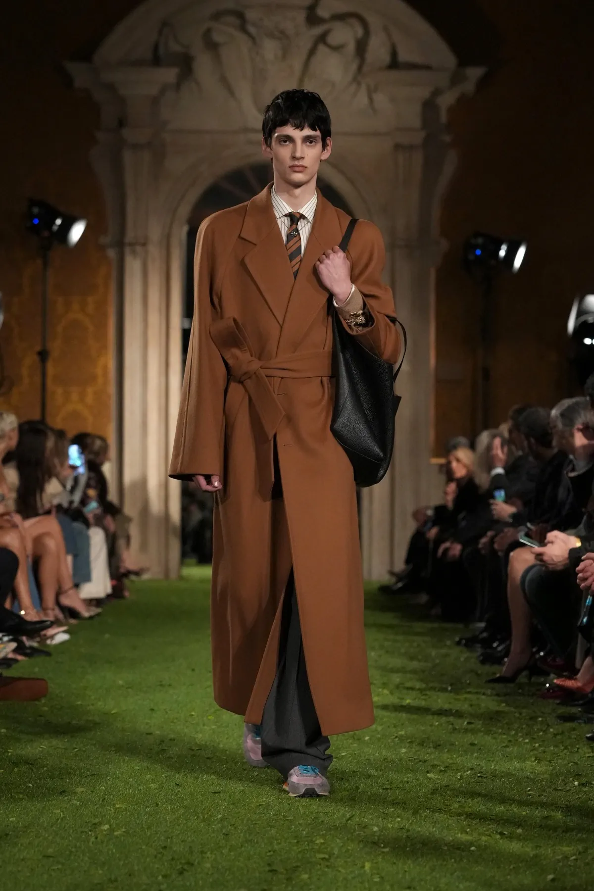 Valentino automne 2026 : héritage Garavani et nouvelle liberté masculine