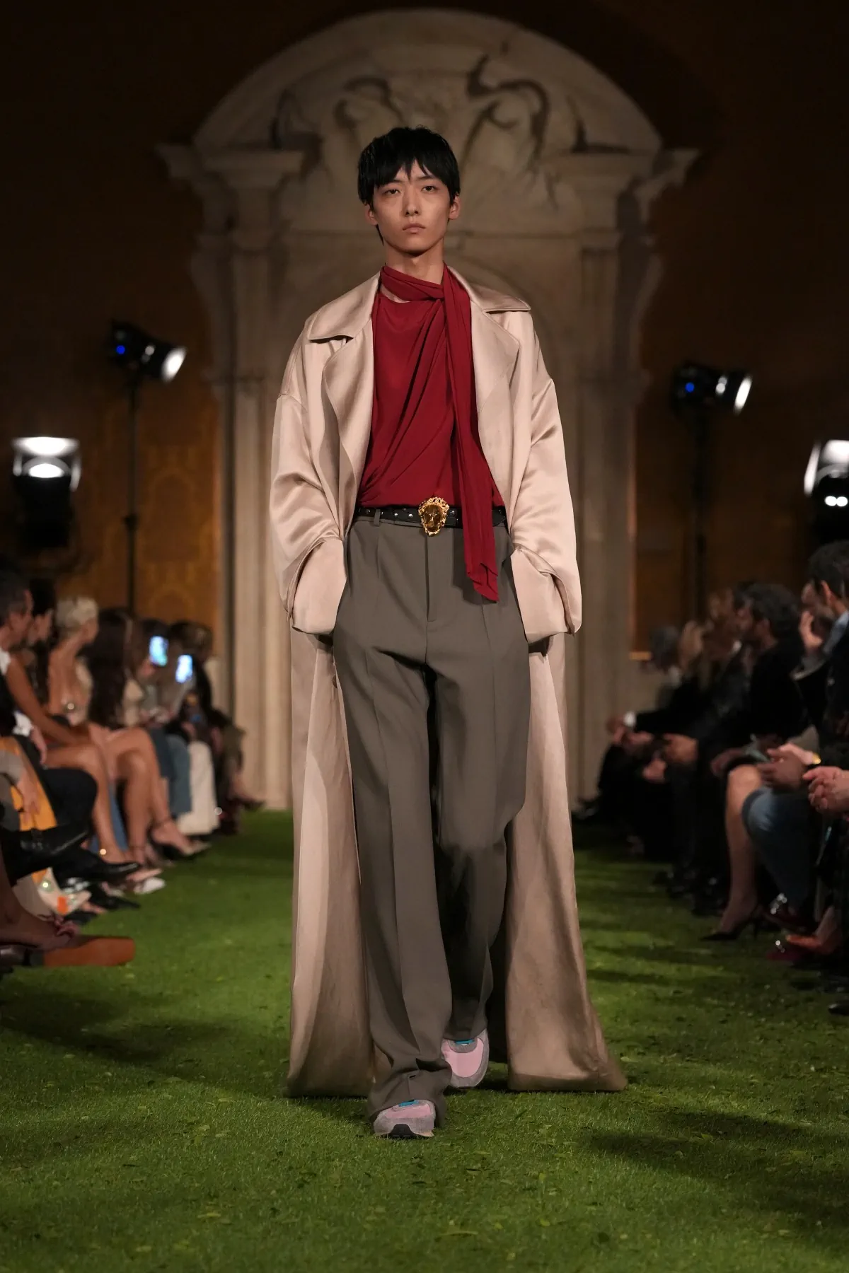 Valentino automne 2026 : héritage Garavani et nouvelle liberté masculine