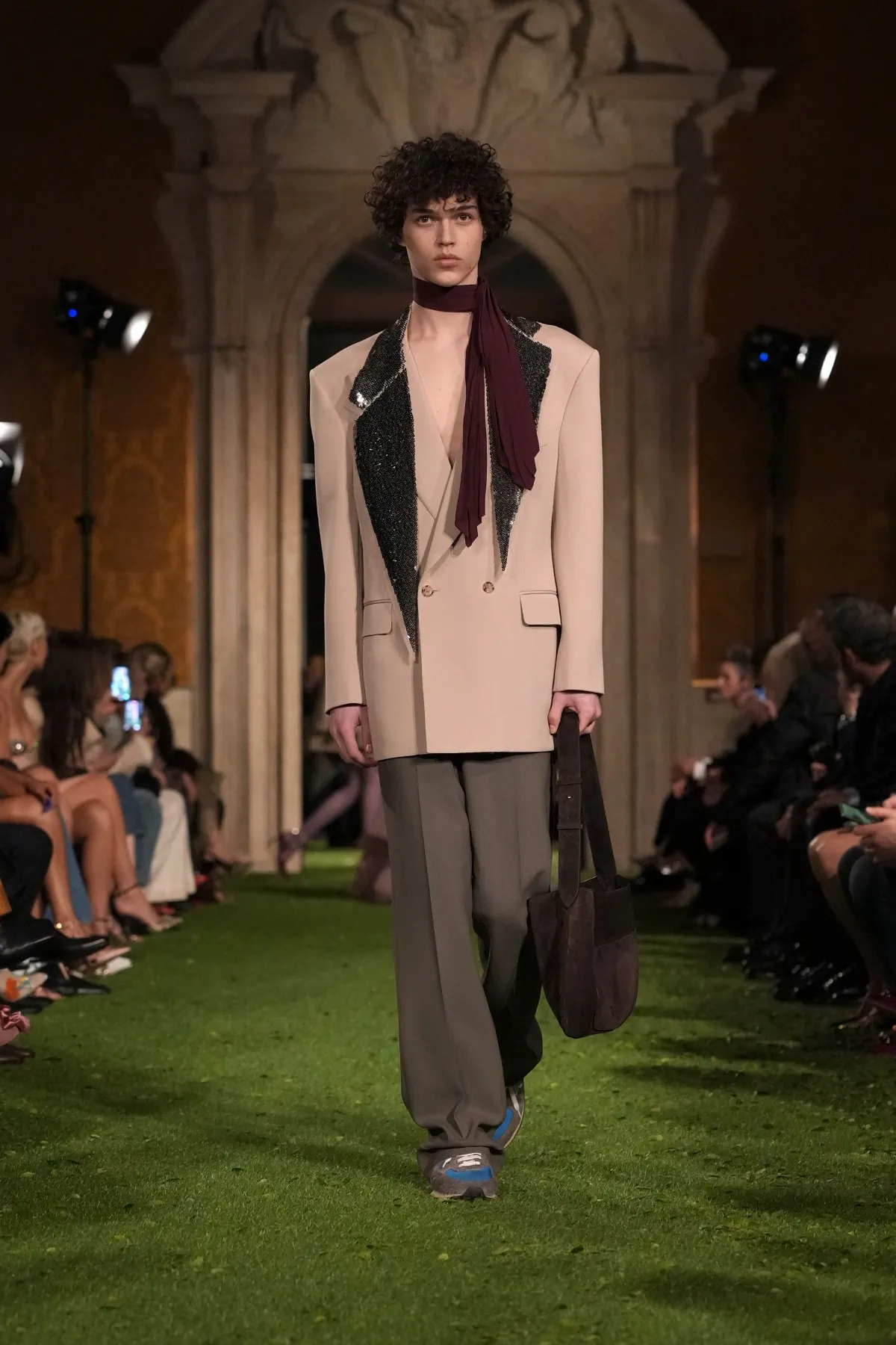 Valentino automne 2026 : héritage Garavani et nouvelle liberté masculine