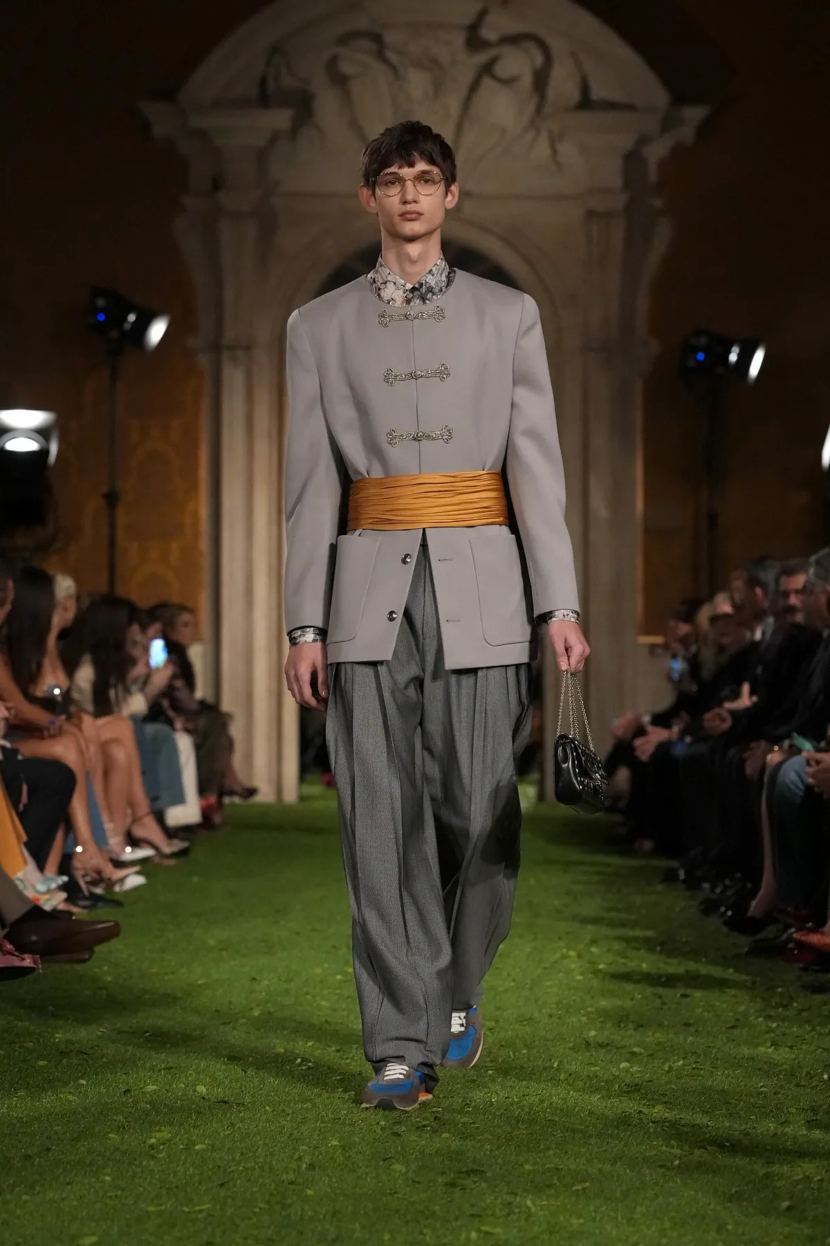 Valentino automne 2026 : héritage Garavani et nouvelle liberté masculine