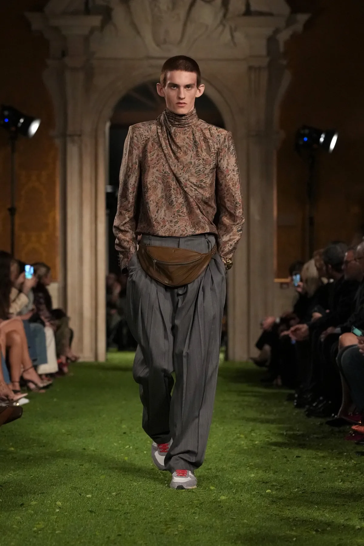 Valentino automne 2026 : héritage Garavani et nouvelle liberté masculine