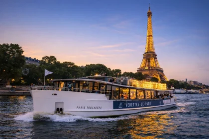 Vedettes de Paris a 50 ans et offre des croisières gratuites à toute personne née en 1976