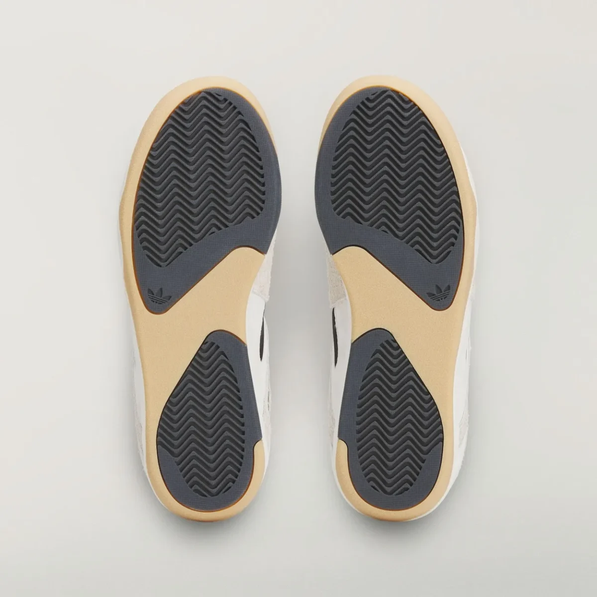 Tout savoir sur la Bad Bunny x adidas BadBo 1.0 « Rise » avant le 28 mars