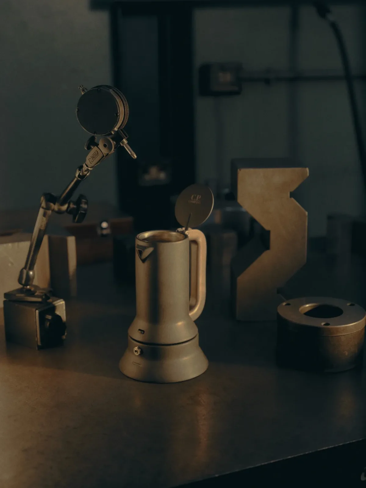 À la Milan Design Week 2026, Alessi et C.P. Company signent une collaboration inédite