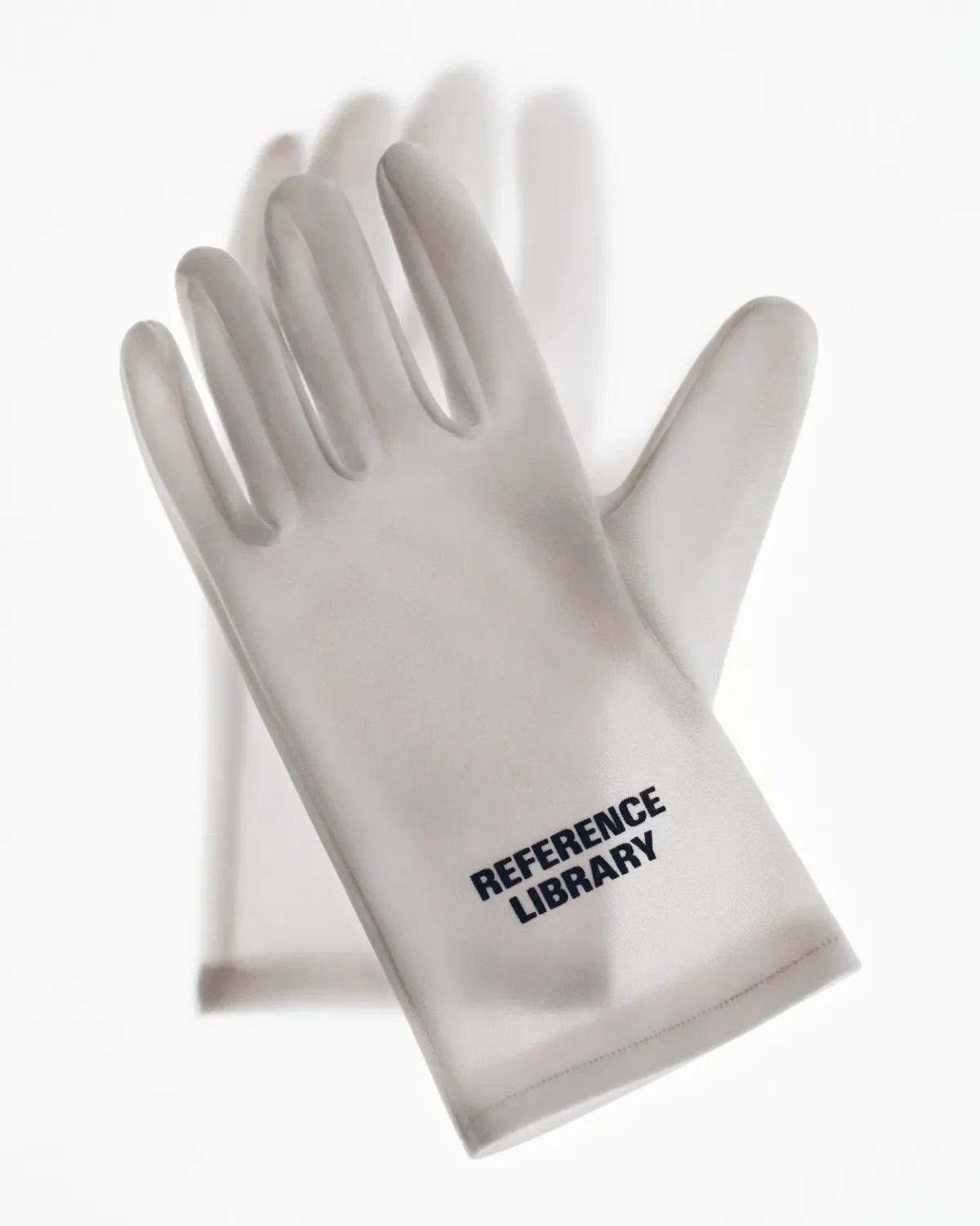 À la Milan Design Week 2026, Jil Sander mise sur le livre pour ralentir le regard et l’époque