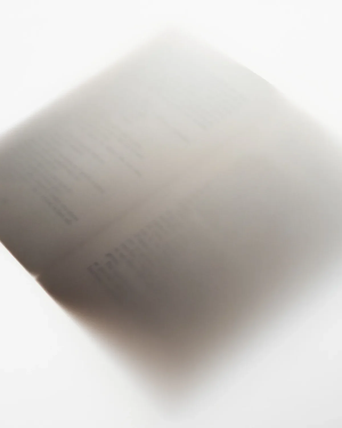 À la Milan Design Week 2026, Jil Sander mise sur le livre pour ralentir le regard et l’époque