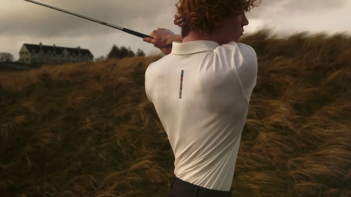 Paul Smith et Castore dévoilent une collection de golf technique et élégante