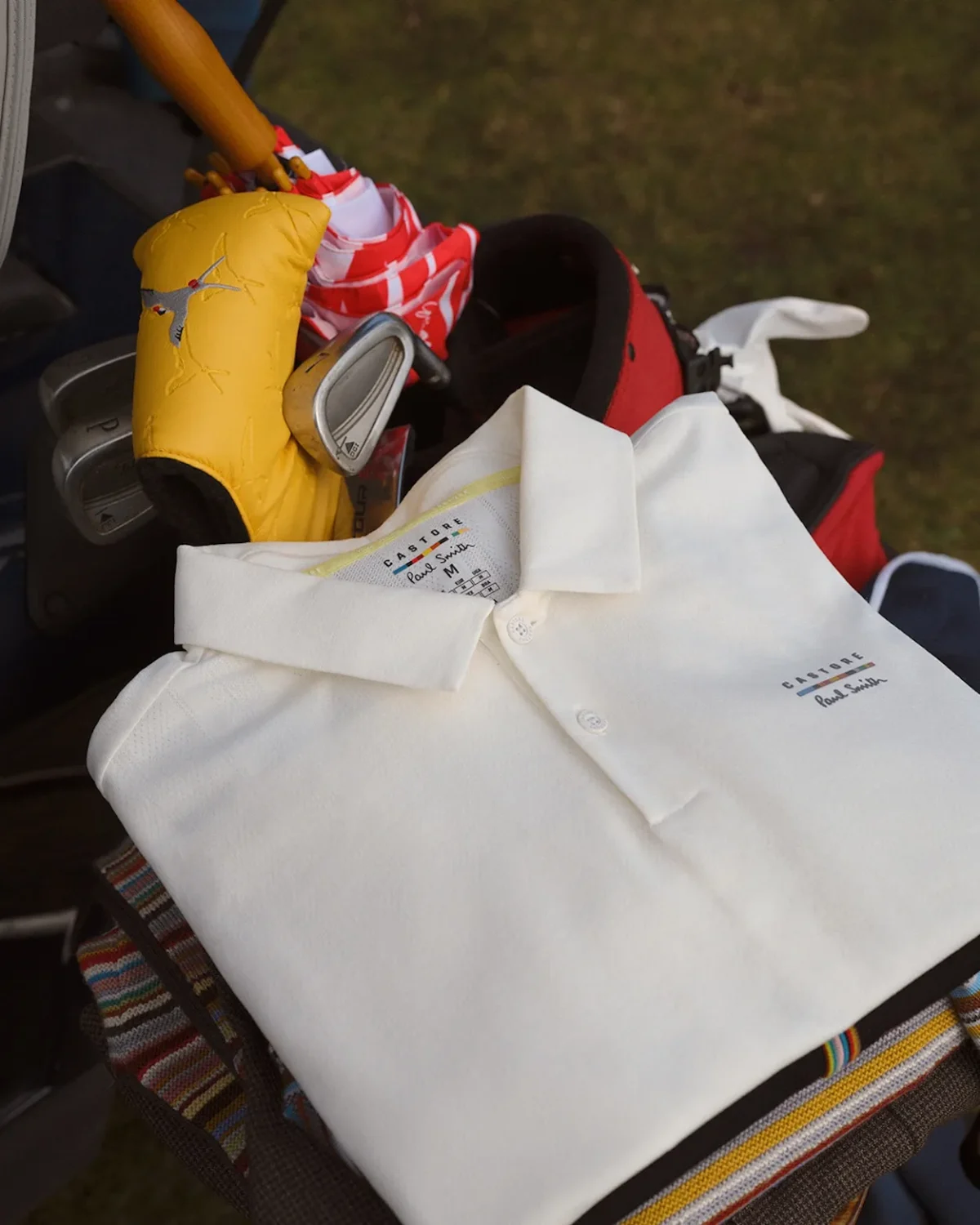Paul Smith et Castore dévoilent une collection de golf technique et élégante