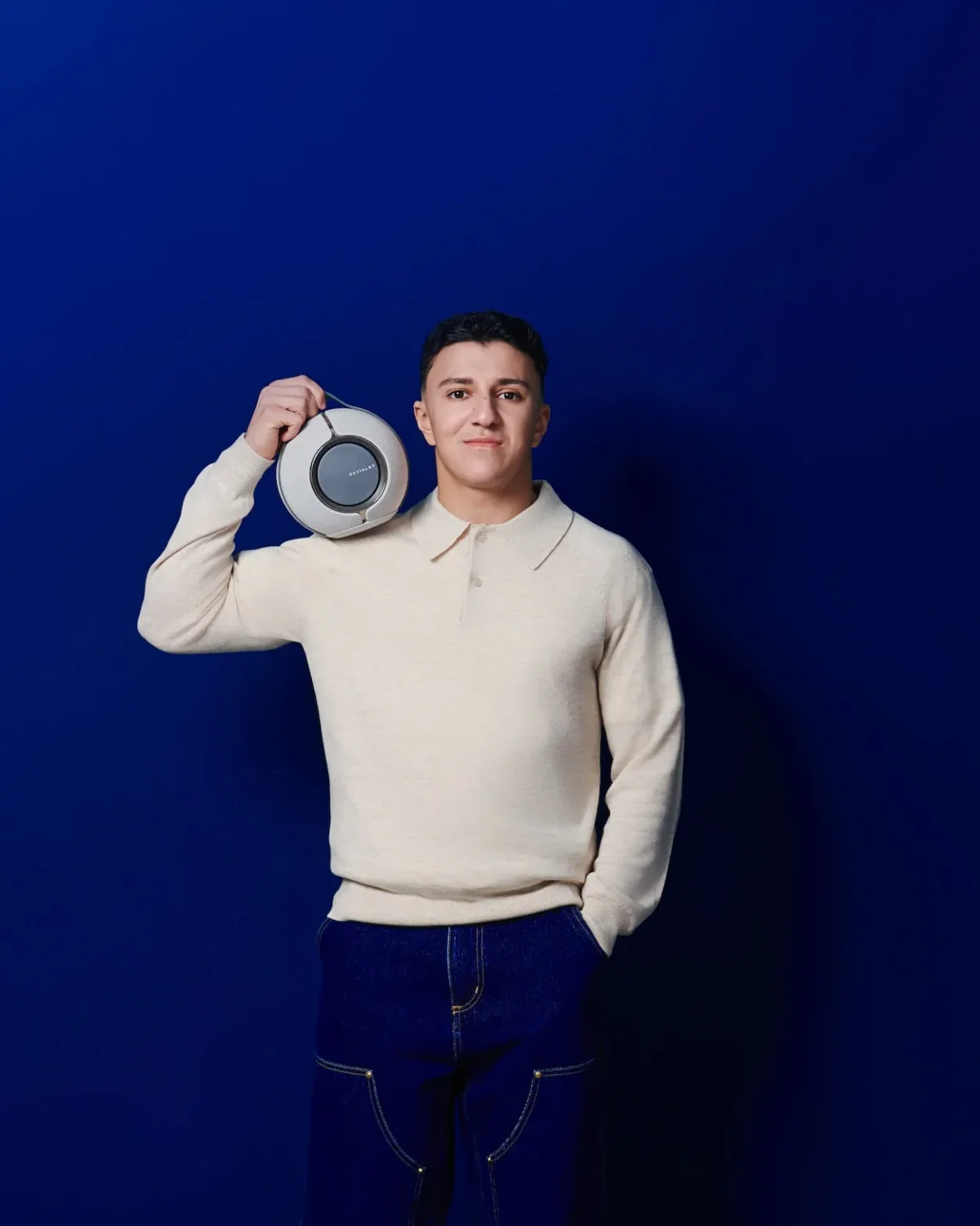 Devialet choisit Isack Hadjar comme premier ambassadeur officiel de la marque
