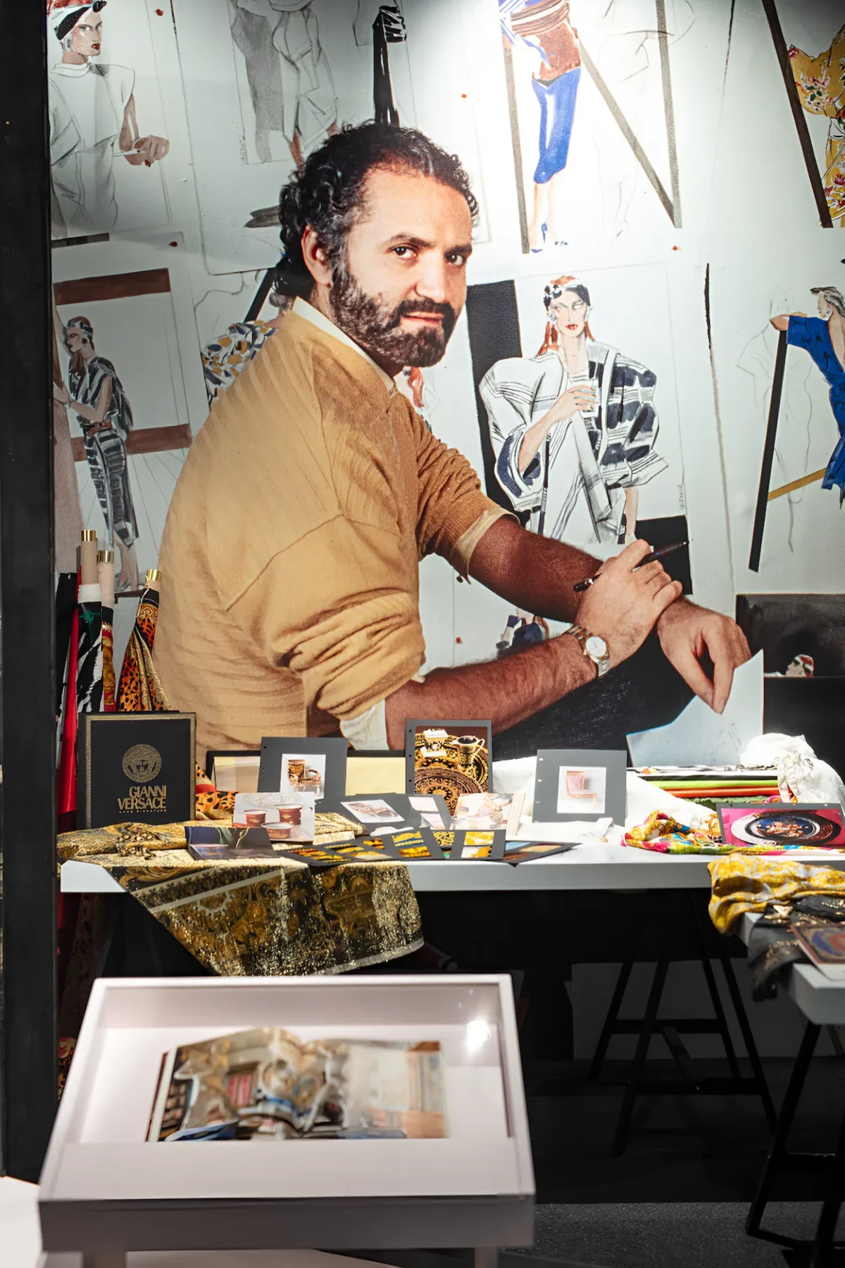 L'exposition Gianni Versace Rétrospective au musée Maillol offre à Paris son premier grand hommage au couturier depuis près de quarante ans