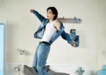 Hyunjin incarne la campagne Guess printemps/été 2026 avec une vision renouvelée du denim