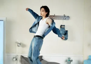 Hyunjin incarne la campagne Guess printemps/été 2026 avec une vision renouvelée du denim