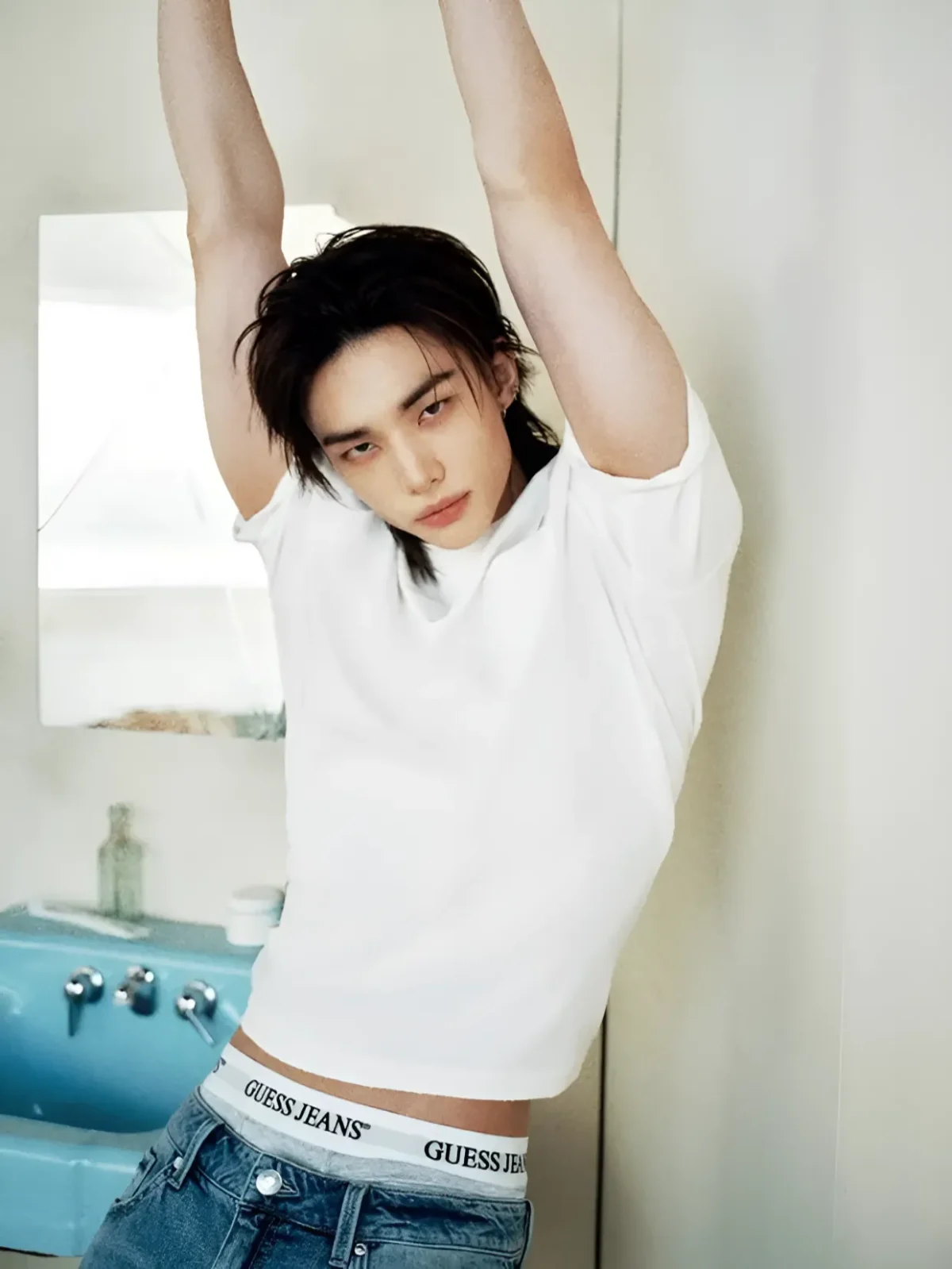 Hyunjin incarne la campagne Guess printemps/été 2026 avec une vision renouvelée du denim