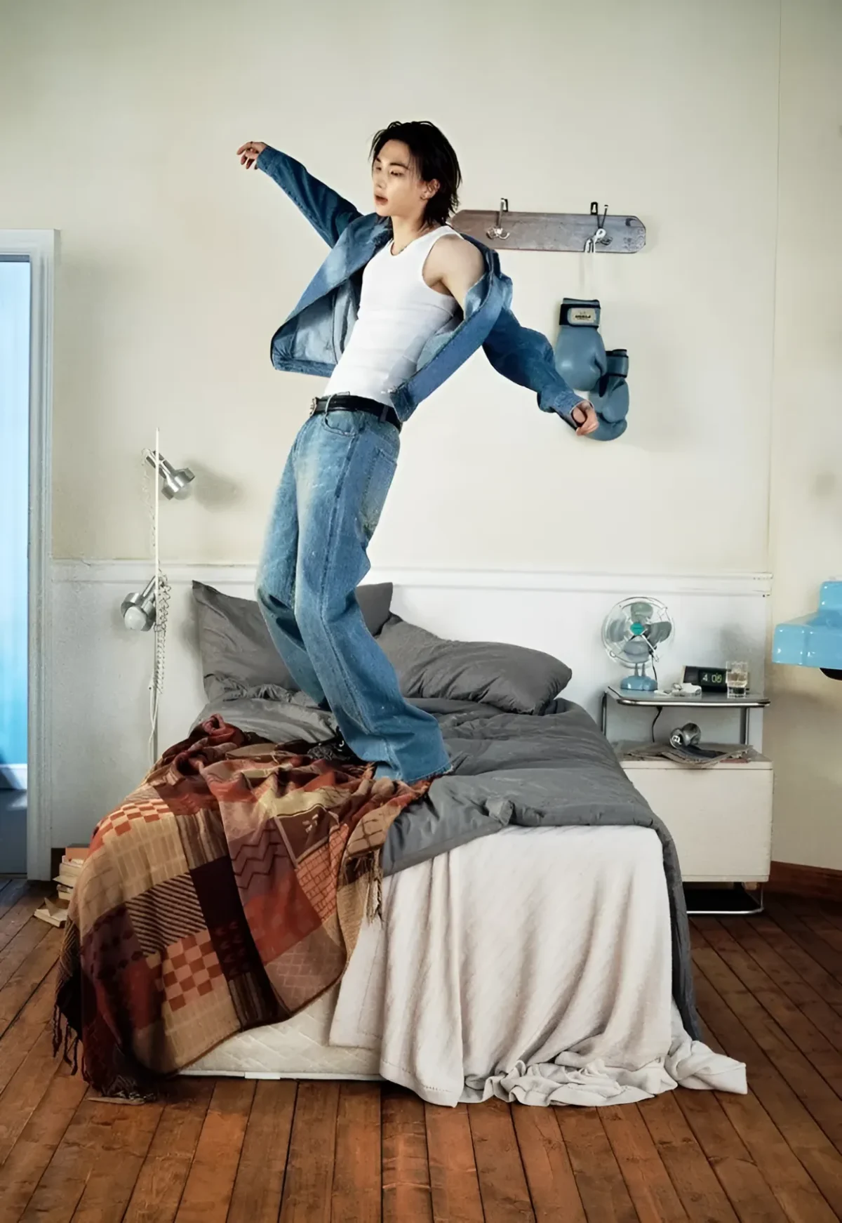 Hyunjin incarne la campagne Guess printemps/été 2026 avec une vision renouvelée du denim
