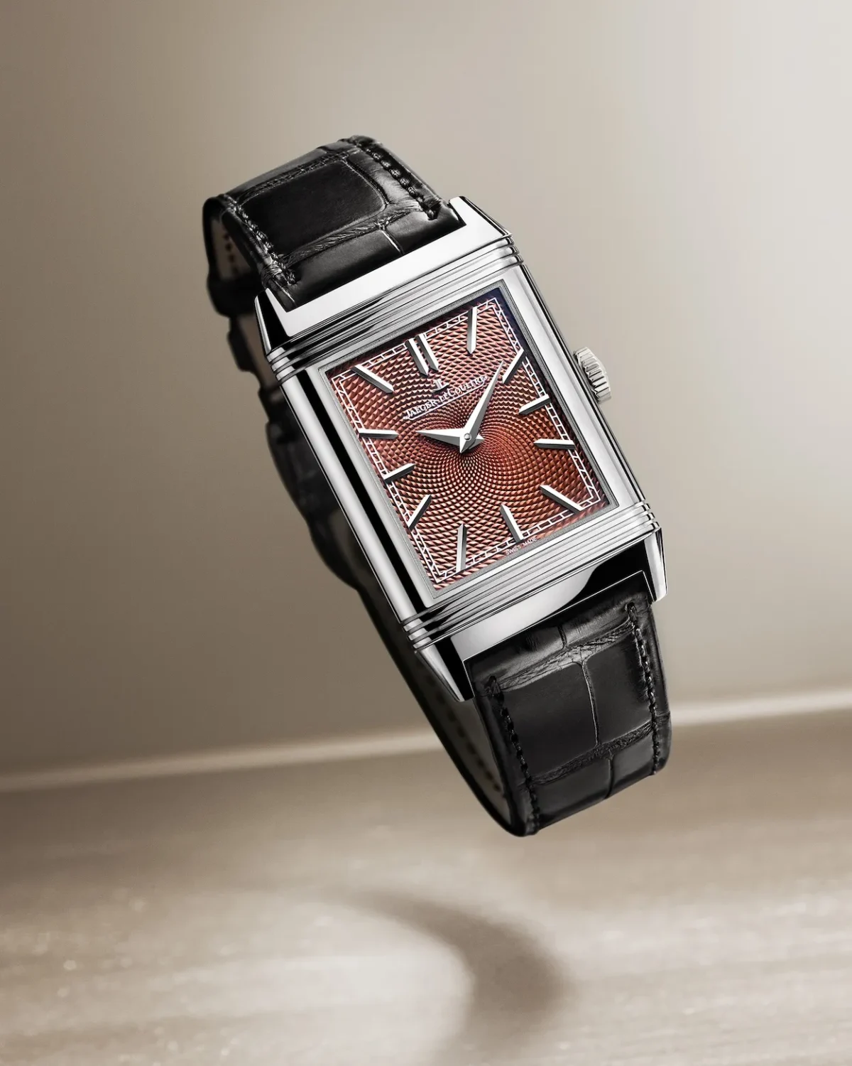 Jaeger LeCoultre Reverso Tribute Enamel Hokusai Waterfalls 1 Les Jaeger-LeCoultre Reverso Tribute Enamel Hokusai Waterfalls achèvent un hommage unique à l’art japonais