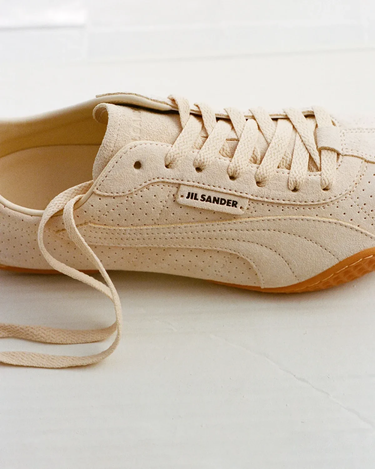 PUMA et Jil Sander relancent leur collaboration avec la sneaker K-Street au design minimaliste
