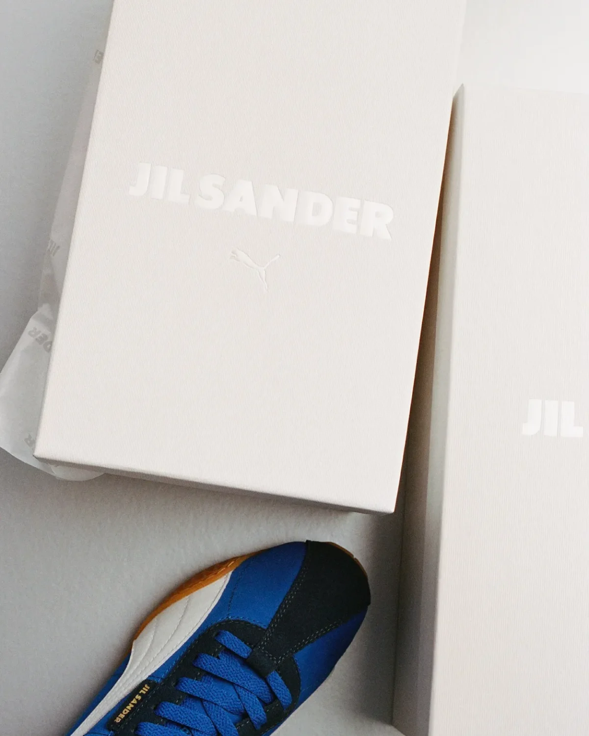 PUMA et Jil Sander relancent leur collaboration avec la sneaker K-Street au design minimaliste