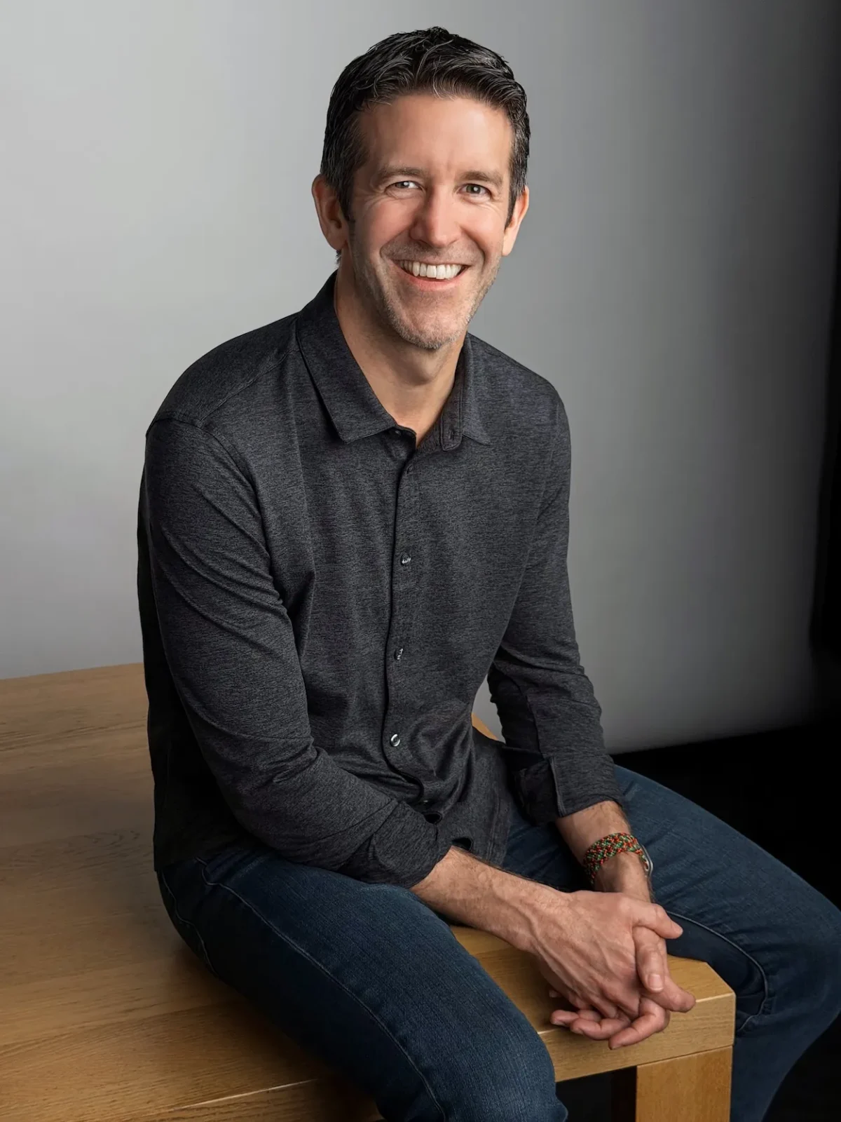 John Ternus prend la tête d’Apple face au défi stratégique de l’intelligence artificielle