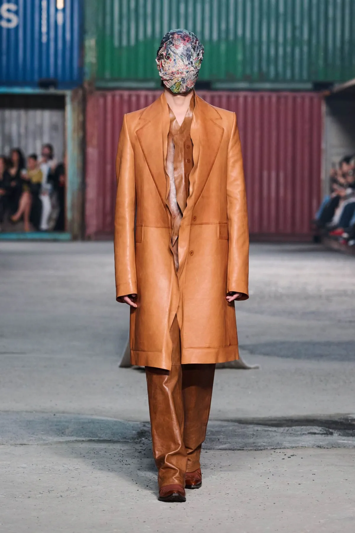 Maison Margiela réinvente le tailleur masculin avec un défilé automne 2026 radical à Shanghai