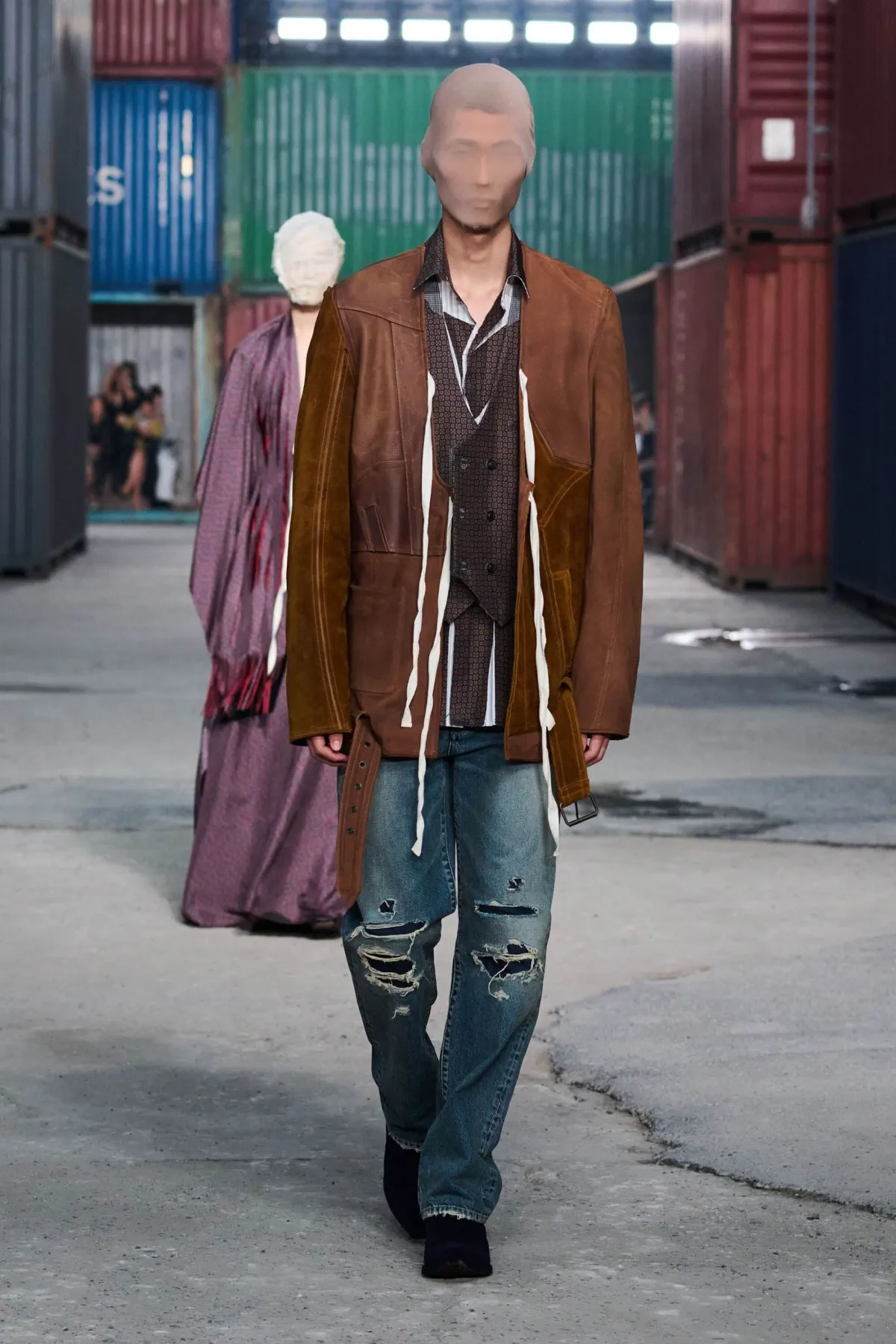 Maison Margiela réinvente le tailleur masculin avec un défilé automne 2026 radical à Shanghai
