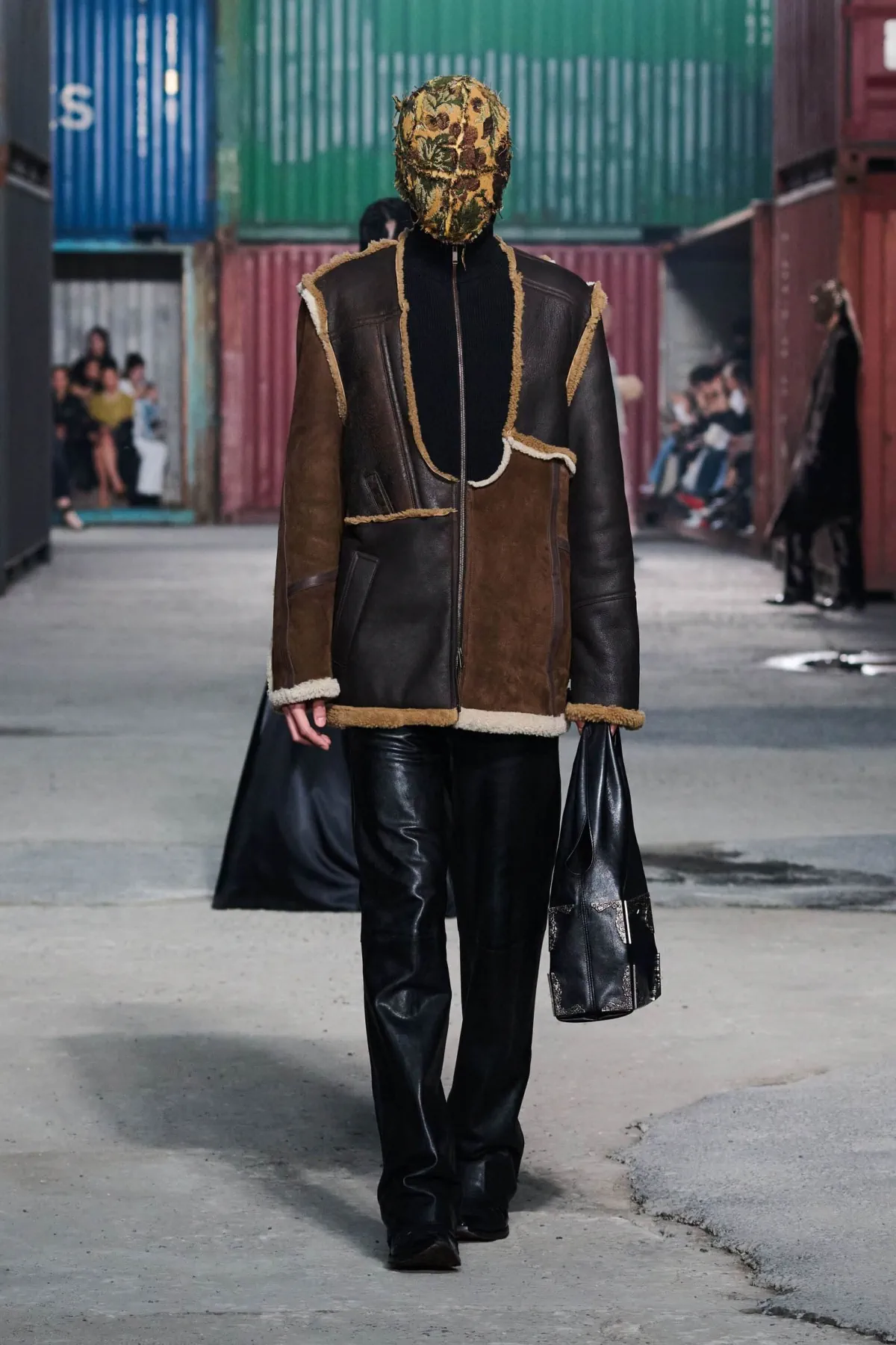 Maison Margiela réinvente le tailleur masculin avec un défilé automne 2026 radical à Shanghai