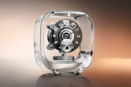 La nouvelle Atmos Designer 568 de Jaeger-LeCoultre par Marc Newson défie les lois de la physique à Milan