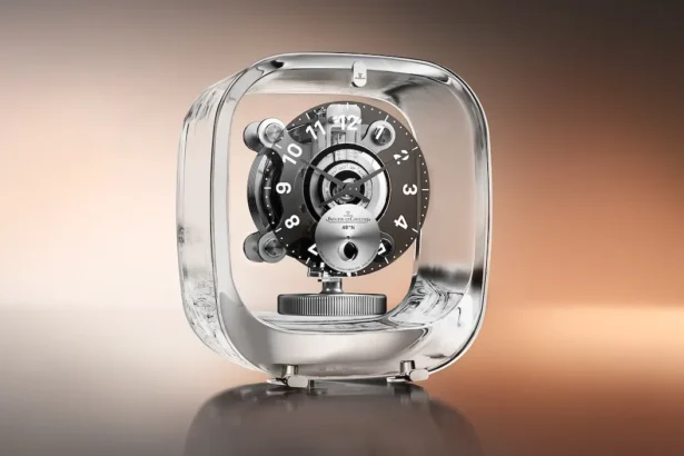 La nouvelle Atmos Designer 568 de Jaeger-LeCoultre par Marc Newson défie les lois de la physique à Milan