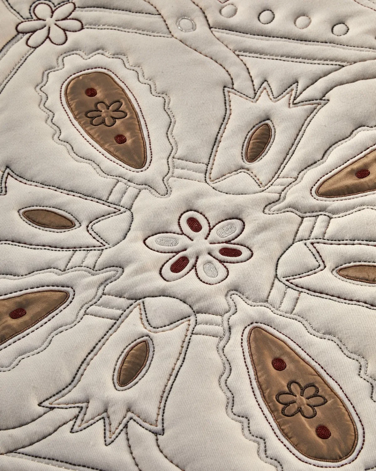 À la Milan Design Week 2026, Loro Piana fait du plaid une œuvre textile à part entière