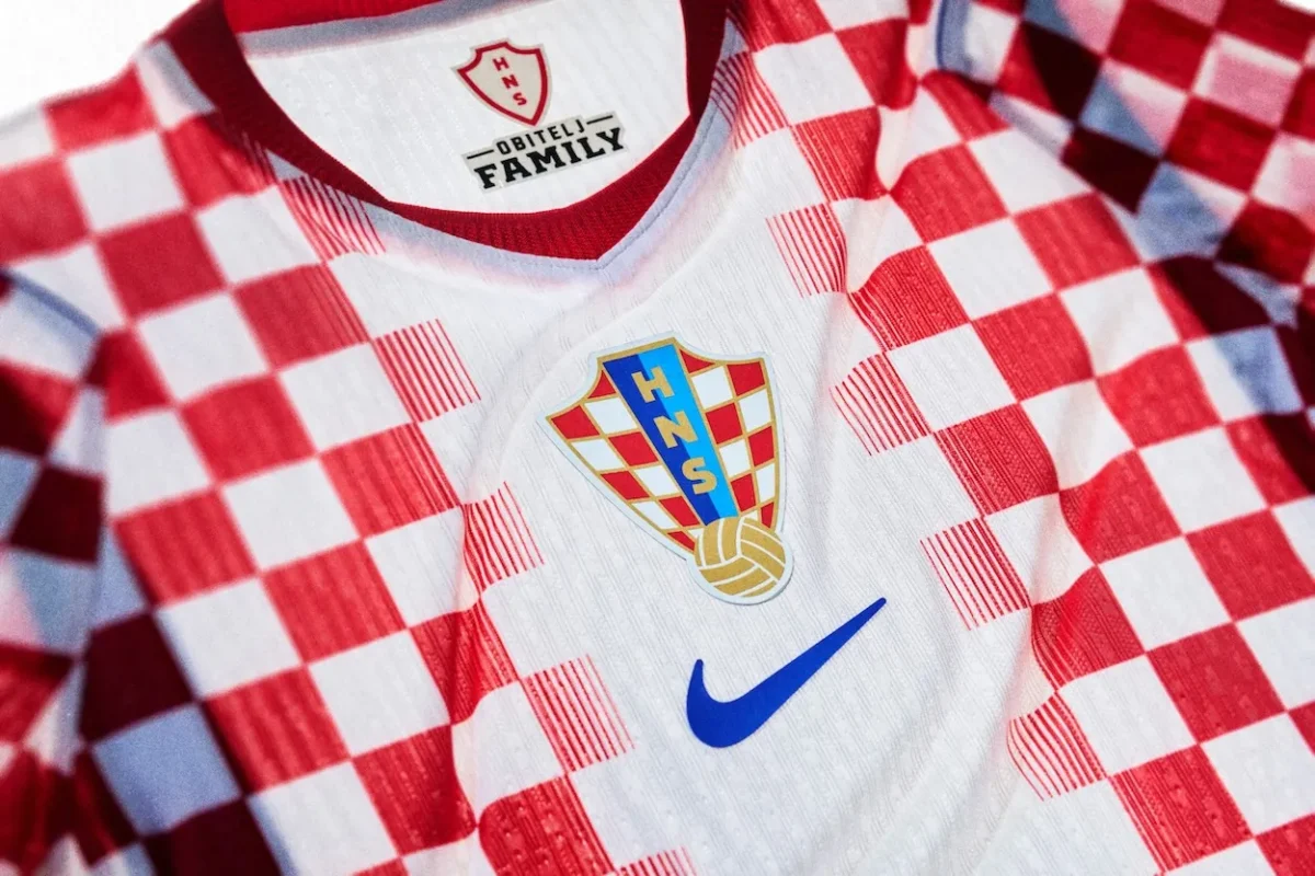 Nike Football Tenues de lequipe de Croatie Mondial 2026 0 Pour le Mondial 2026, Nike habille l'équipe de Croatie avec un hommage à un match de 1990
