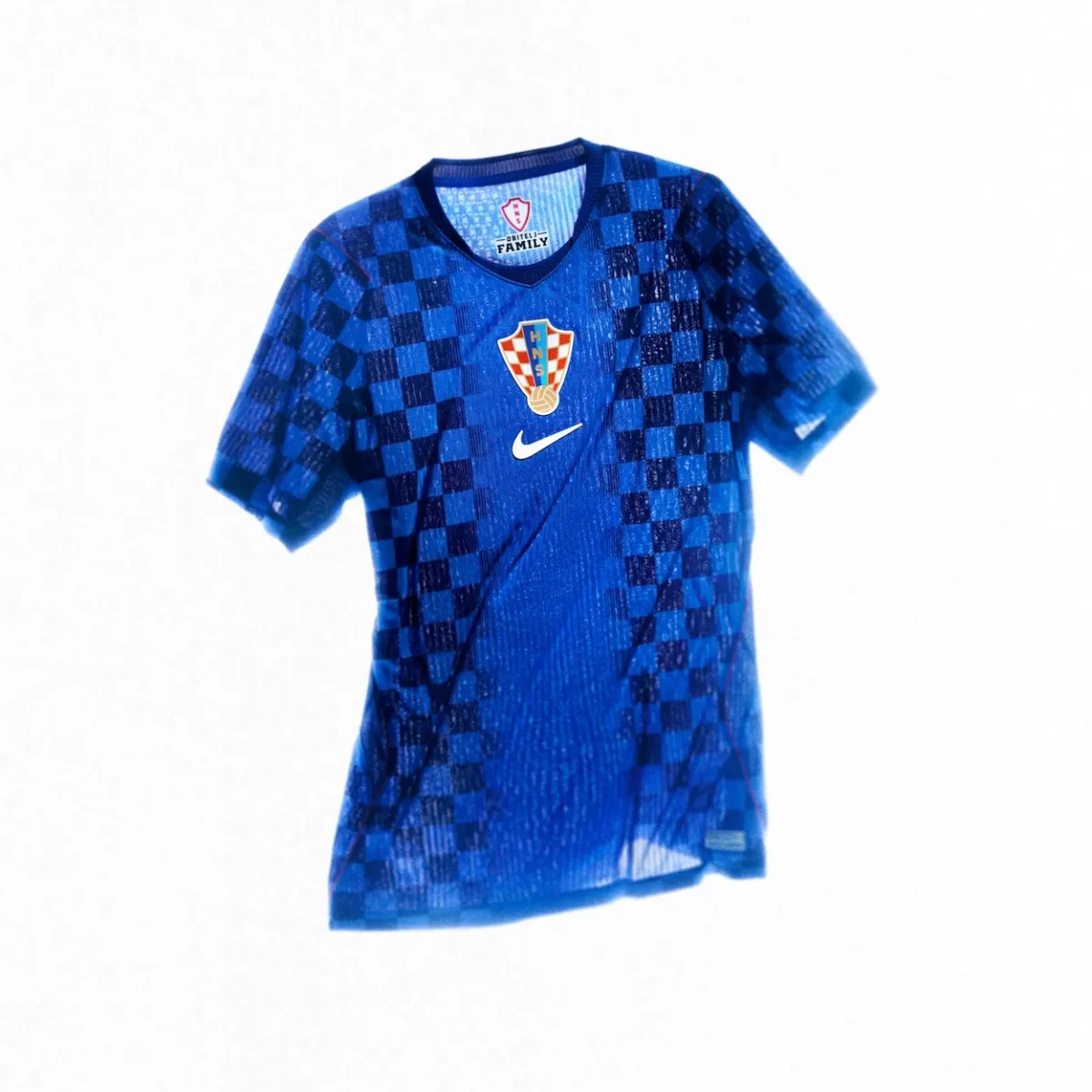 Nike Football Tenues de lequipe de Croatie Mondial 2026 3 Pour le Mondial 2026, Nike habille l'équipe de Croatie avec un hommage à un match de 1990